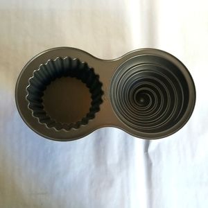 Wilton Large Cupcake Pan Approx. 15" Long 8" Wide 4" Deep